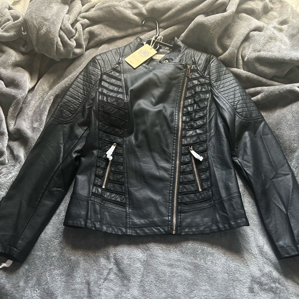Geschallino faux leather coat.